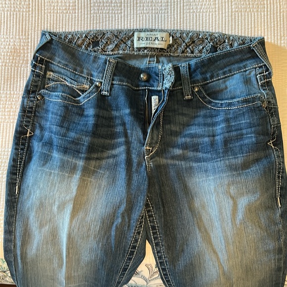 Women's R.E.A.L. Ariat denim jeans. Mid-rise straight, size 32R. Washed,not worn - Picture 6 of 15